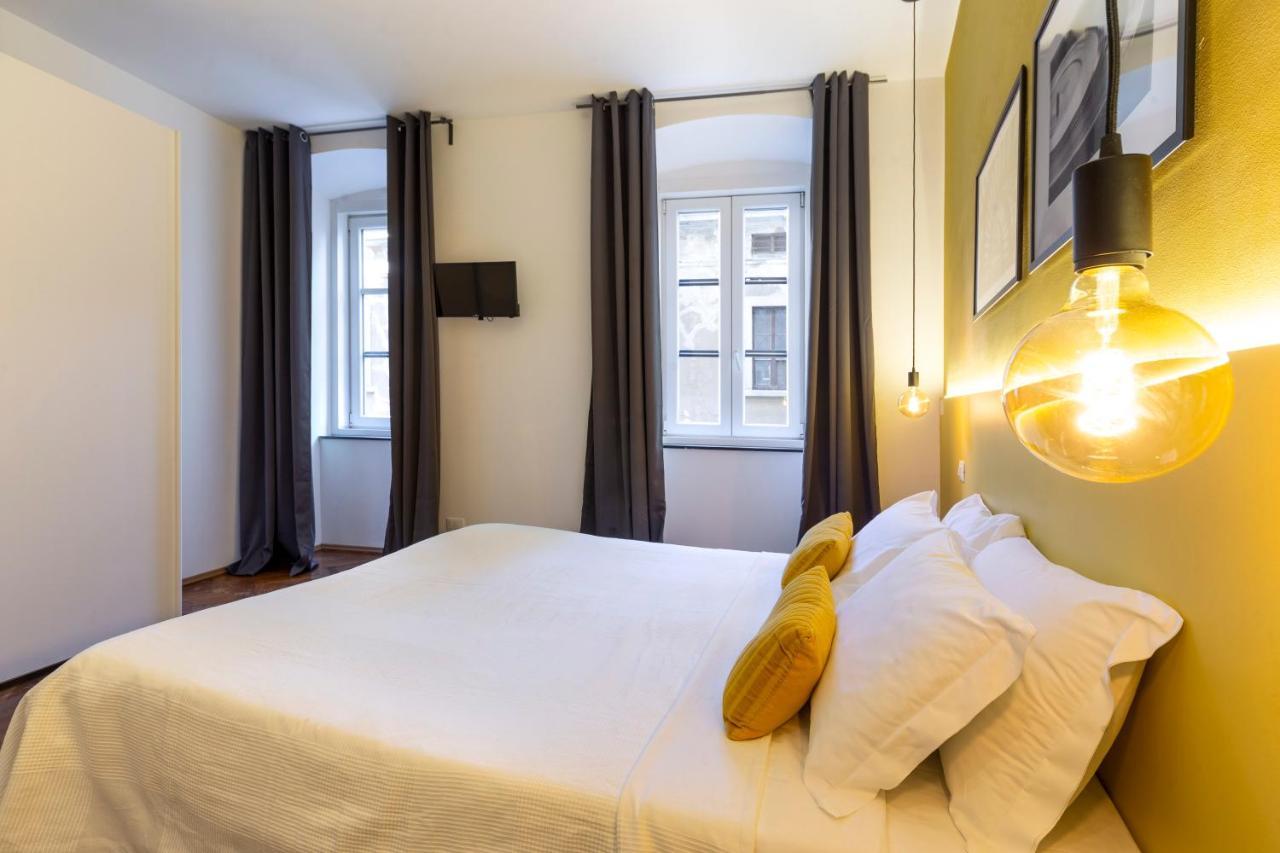 Tram Apartment For 4 Guests Trieste Eksteriør billede